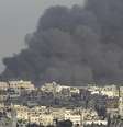 <p>Fumaça é vista durante ofensiva israelense em Gaza nesta quarta-feira</p>  Foto: Ahmed Zakot / Reuters