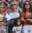 <p>Muitas manifestações, algumas das quais deram lugar a agressões antissemitas, foram realizadas na França nos últimos dias em apoio à população de Gaza</p>  Foto: Robert Pratta / Reuters