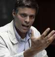<p>Leopoldo L&oacute;pez &eacute; acusado de instiga&ccedil;&atilde;o p&uacute;blica, forma&ccedil;&atilde;o de quadrilha, danos &agrave; propriedade e inc&ecirc;ndio</p>  Foto: Ariana Cubillos / AP