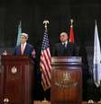 <p>Secret&aacute;rio de Estado norte-americano, John Kerry, fala ao lado de l&iacute;deres eg&iacute;pcio e &aacute;rabes, al&eacute;m do secret&aacute;rio-geral Ban Ki-moon, em uma confer&ecirc;ncia em um hotel no Cairo</p>  Foto: Pool  / Reuters