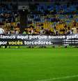 <p>Jogadores do Botafogo carregam faixa de protesto no Maracanã</p>  Foto: Marcello Dias / Futura Press