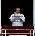 <p>O papa Francisco pediu paz na Ucr&acirc;nia e no Oriente m&eacute;dio, na tradicional missa do &Acirc;ngelus, neste domingo</p>  Foto: Alessandro Bianchi / Reuters
