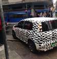 <p>Fiat Uno camuflado circulou pelas ruas do centro de São Paulo </p>  Foto: Marcelo Pollak / vc repórter