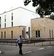 <p>Pol&iacute;cia monta guarda&nbsp;em frente &agrave; sinagoga em Wuppertal, Alemanha, em 29 de julho</p>  Foto: Oliver Berg / AP
