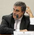 O ministro da Justiça, José Eduardo Cardozo, é acusado de ter atuação partidária no caso da compra da refinaria de Pasadena  Foto: Wilson Dias/Agência Brasil