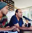 <p>Ronaldinho se despediu de Alexandre Kalil, presidente do Atlético-MG</p>  Foto: Marcellus Madureira Rodrigues de Oliveira - ME - Especial para o Terra