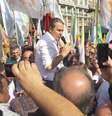 Ele afirmou que sua postura é diferente da de outros governantes que ficam acastelados em seus palácios, protegidos pelas assessorias, não se expondo." O candidato ainda ressaltou que irá a todos os debatem em respeito a cidadania  Foto: Daniel Favero / Terra