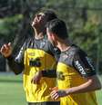 Jô destaca que Guilherme tem a capacidade para substituir Ronaldinho em campo  Foto: Bruno Cantini / Divulgação