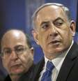 <p>Premiê israelense, Benjamin Netanyahu, ao lado do ministro da Defesa de Israel, Moshe Yaalon, durante reunião de gabinete em Tel Aviv</p>  Foto: Dan Balilty / Reuters