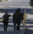 <p>Soldados do ex&eacute;rcito&nbsp;ucraniano fazem patrulha&nbsp;na cidade de Lisichansk, regi&atilde;o de Lugansk, leste da Ucr&acirc;nia, em 26 de julho</p>  Foto: Dmitry Lovetsky / Reuters