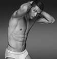 De cuecas, Cristiano Ronaldo surpreendeu os fotógrafos   Foto: Facebook/ Cristiano Ronaldo / Reprodução