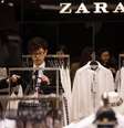 Loja da Zara em Hong Kong; funcionários de uma loja da rede em Nova York querem mais horas de trabalho por um melhor salário  Foto: Lam Yik Fei/Getty Images