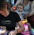 <p>Mãe participa do "mamaço" em frente ao MIS</p>  Foto: J. Duran Machfee / Futura Press