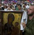 <p>Manifestantes carregam uma imagem da&nbsp;Virgem Maria,&nbsp;um dos &iacute;cones mais importantes dos russos ortodoxos, durante com&iacute;cio em Moscou</p>  Foto: Ivan Sekretarev / AP