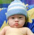 <p>Menino nasceu com Síndrome de Down e hoje é cuidado pela mulher que ganhou para servir de barriga de aluguel para o seu nascimento</p>  Foto: Mirror / Reprodução