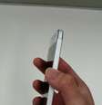 <p>Foto do suposto Samsung Galaxy Alpha mostra celular com lateral similar a do iPhone</p>  Foto: Reprodução/Weibo