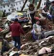 Milhares de pessoas foram prejudicadas pelo terremoto que atingiu a região sudoeste da China neste domingo  Foto: Wong Campion / Reuters