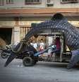 Animal capturado tem cinco metros e duas toneladas  Foto: Stringer / Reuters
