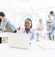 Em pequenas empresas, é importante o funcionário perceber que seu desempenho faz diferença nos resultados   Foto: Rawpixel / Shutterstock