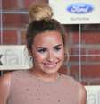 Demi Lovato investiu em look mais messy  Foto: FeatureFlash/Shutterstock