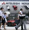 Mitsubishi lançou em 2009 no Japão o miniveículo elétrico de passageiros i-MiEV, o mais econômico deste tipo no mercado japonês com um preço estimado de 2,5 milhões de ienes (cerca de 18 mil euros)  Foto: Kimimasa Mayama / EFE