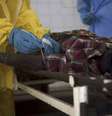 <p>Paciente supostamente com Ebola em hospital de Kenema, na Guin&eacute;</p>  Foto: Tommy Trenchard / Reuters