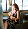 Olivia Wilde posa com filho Otis, de 3 meses  Foto: Patrick Demarchelier/Glamour / Reprodução