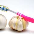 Alguns compostos do algo e da cebola não podem ser decompostos durante a digestão, sendo liberados pela respiração e suor  Foto: chuckstock / Shutterstock