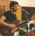 <p>Chay Suede aparece gravando em estúdio</p>  Foto: @chaysuede / Instagram / Reprodução