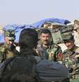 <p>Tropas curdas peshmerga montam guarda durante a implantação de uma operação de segurança na periferia de Sinjar, oeste de Mossul, em 5 de agosto</p>  Foto: Stringer / Reuters