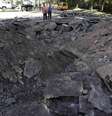 Crateras encontradas na cidade de Donetsk podem ter sido resultado dos projéteis lançados na cidade  Foto: Sergei Karpukhin / Reuters