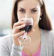 <p>Apenas 16% das pessoas consideram o efeito do álcool para a saúde bucal</p>  Foto: Getty Images 