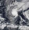 <p>Foto tirada por um satélite da Nasa mostra os furacões Iselle e Julio se movendo em direção ao Havaí em 5 de agosto</p>  Foto: Nasa / Reuters