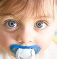 Existem alguns casos em que o uso da chupeta pode ser recomendado por médicos e dentistas  Foto: Dynamicfoto / Shutterstock