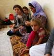 Muitos yazidis estão cercados pelo grupo Estado Islâmico sem comida ou água  Foto: AFP