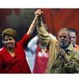 <p>Reportagem da revista Veja afirma que doleiro disse, em depoimento, que Dilma e Lula sabiam de corrupção na Petrobras; para TSE, publicidade da capa é "propaganda eleitoral"</p>  Foto: AFP
