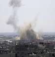 <p>Fumaça é vista na Faixa de Gaza após um ataque aéreo israelense efetuado em 8 de agosto </p>  Foto: Ibraheem Abu Mustafa / Reuters