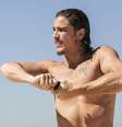 Robertão fica de cueca em praia carioca  Foto: TV Globo / Divulgação