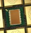 <p>Chip &eacute; o resultado de anos de coopera&ccedil;&atilde;o entre cientistas, coordenados pela empresa IBM, e foi apresentado na revista cient&iacute;fica Science</p>  Foto: IBM / Divulgação