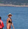 Carolina Ferraz vai a praia com namorado no Rio de Janeiro  Foto: André Freitas / AgNews