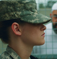 Kristen Stewart vive soldado em 'Camp X-Ray'  Foto: Beth Dubber / Divulgação