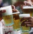 <p>Happy hour sul-coreano é comum nas segundas-feiras</p>  Foto: Nguyen Huy Kham / Reuters