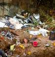 Os destroços do avião se espalharam por um bairro populoso de Santos  Foto: Delamônica / Futura Press