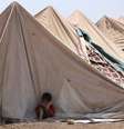 Criança iraquiana na Síria é fotografada em campo de refugiados  Foto: AHMAD AL-RUBAYE / AFP