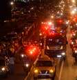 Uma multidão acompanhou o cortejo fúnebre de Eduardo Campos e sua equipe no fim da noite de sábado e início da madrugada deste domingo  Foto: Fernando Frazão / Agência Brasil