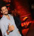 <p>Cauã Reymond mostrou bom humor ao posar para os fotógrafos</p>  Foto: Anderson Borde / AgNews