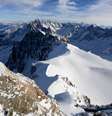 <p>Outras tr&ecirc;s pessoas morreram no Mont&nbsp;Blanc nesta segunda-feira</p>  Foto:  JEAN-PIERRE CLATOT / AFP