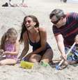 <p>Sarah Jessica Parker aproveita momento família na praia</p>  Foto: The Grosby Group