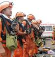 Equipe de resgate se prepara para a retirada de soterrados após explosão de mina na China  Foto: Stringer  / Reuters