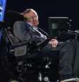 <p>O cientista Stephen Hawking é uma exceção: recebeu diagnóstico aos 21 anos e, aos 72, continua vivo e produtivo, mesmo com todas as limitações que a doença impõe</p>  Foto: Dan Kitwood / Getty Images 